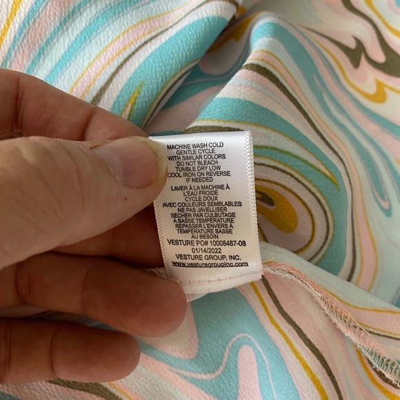 Chenault Women's Abstract Pastel Splash Off Shoulder Bell Sleeve Flared Blouse M - Picture 9 of 16